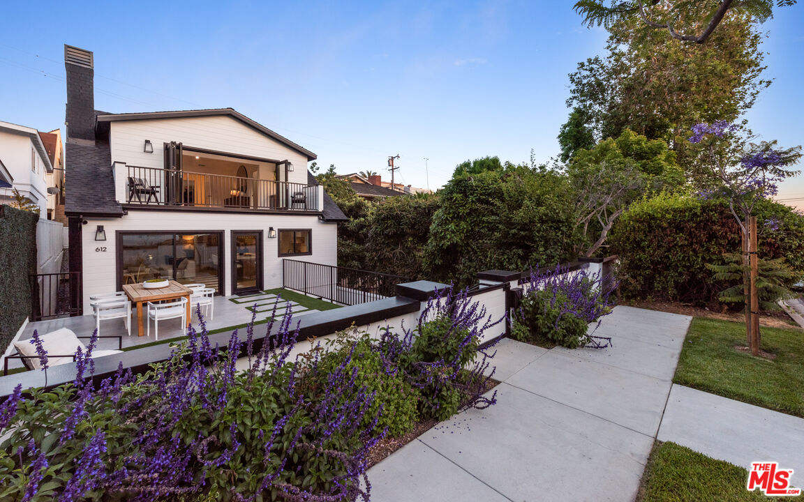 612 Iris Ave