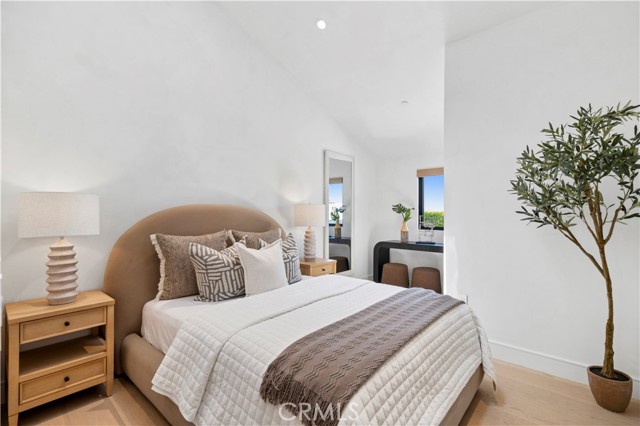 1120 White Sails WAY