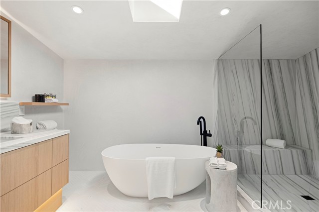 1120 White Sails WAY