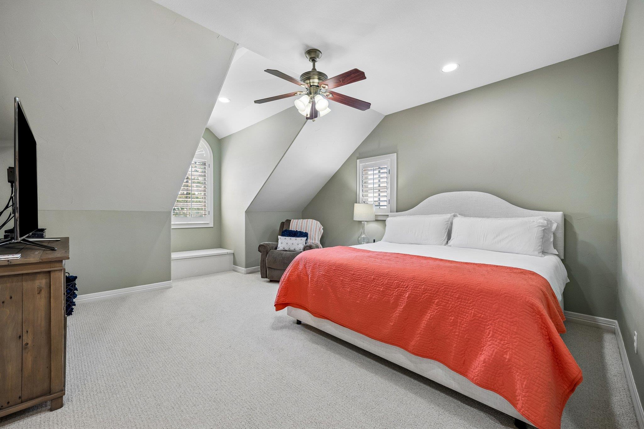 8403 Horseshoe Ledge