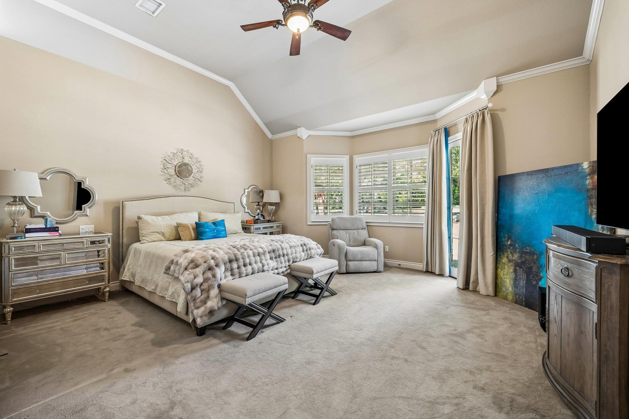 8403 Horseshoe Ledge