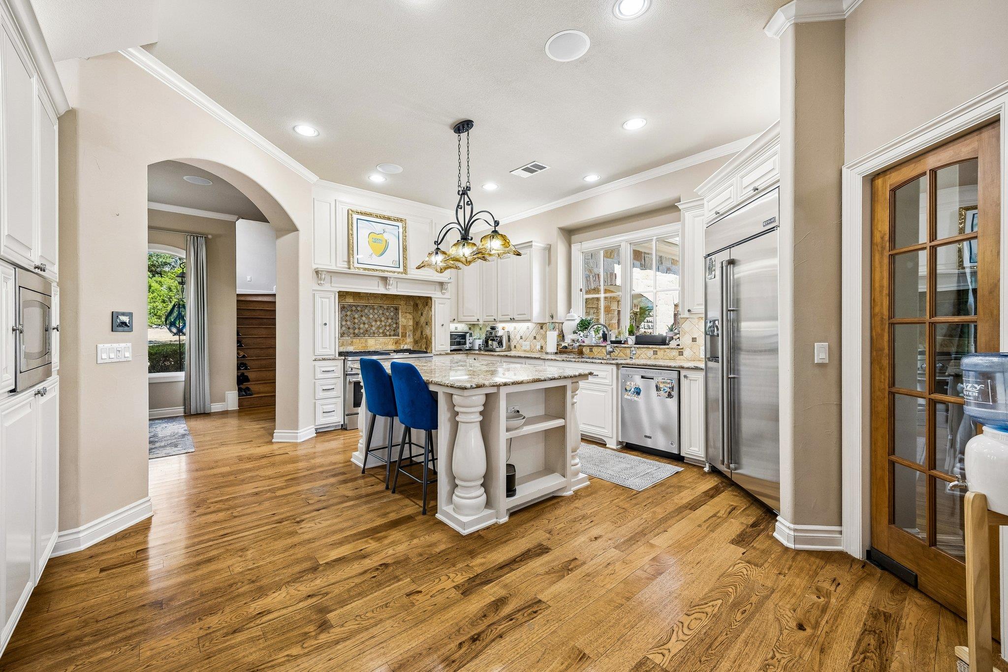 8403 Horseshoe Ledge