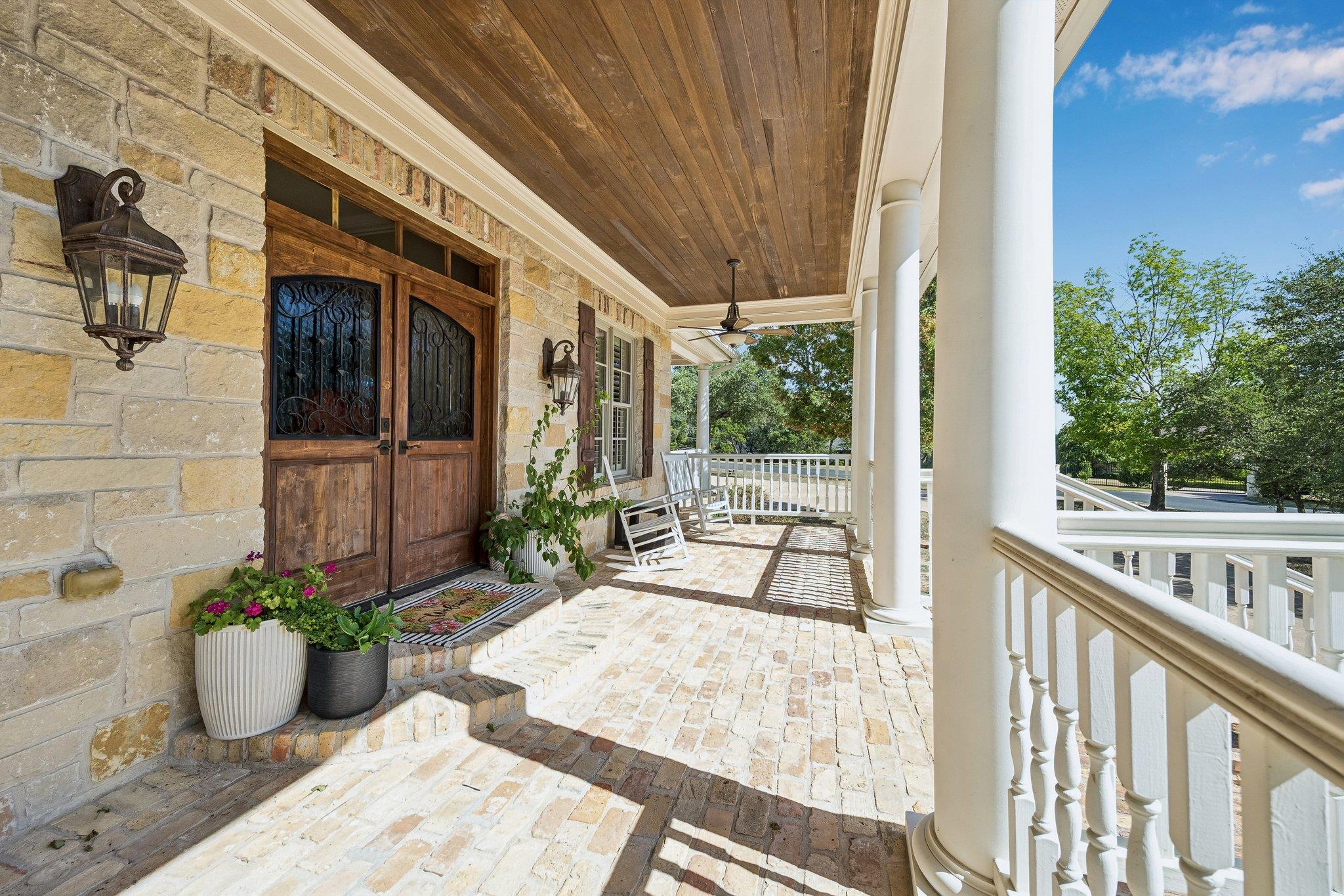 8403 Horseshoe Ledge