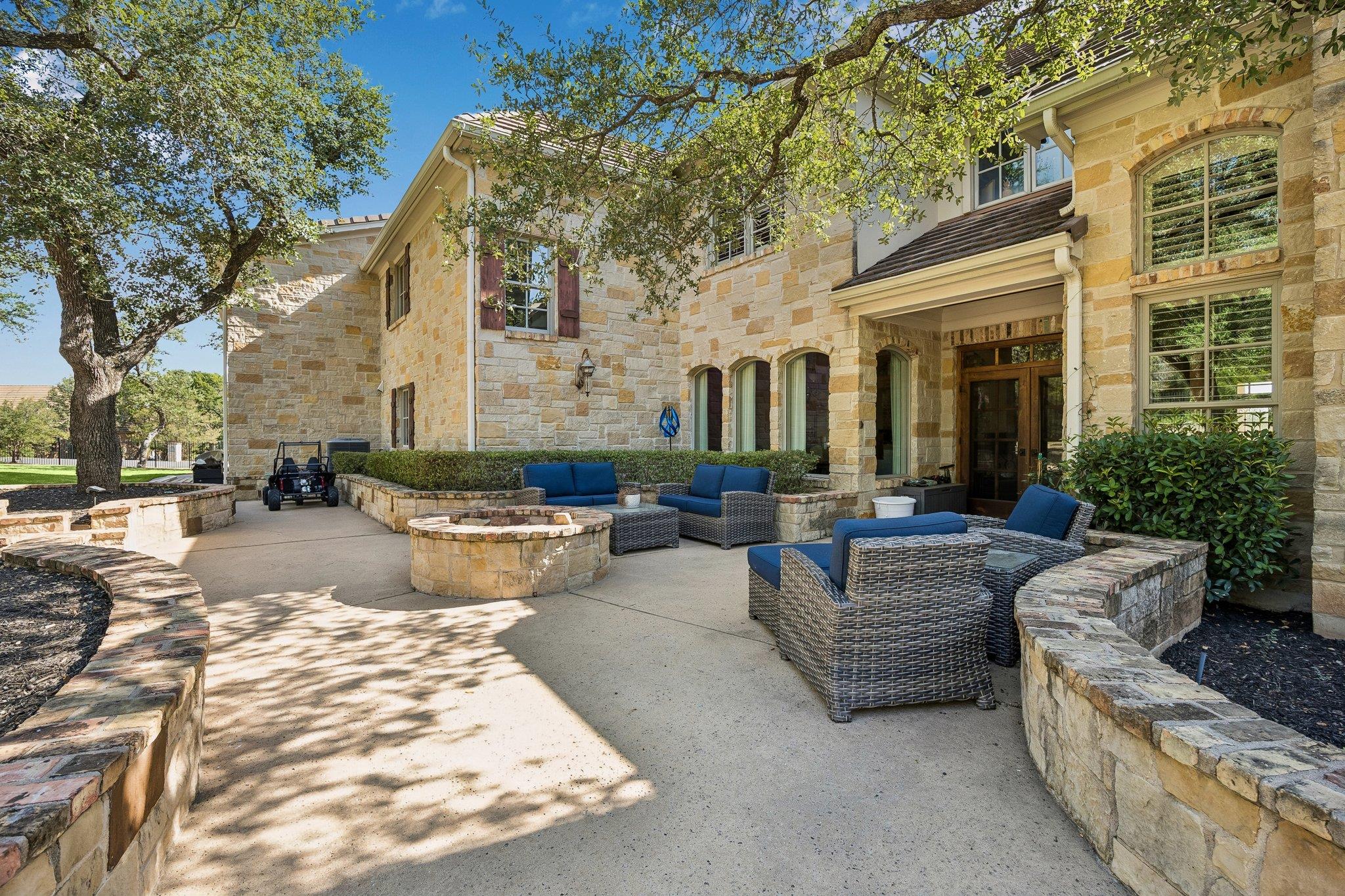 8403 Horseshoe Ledge