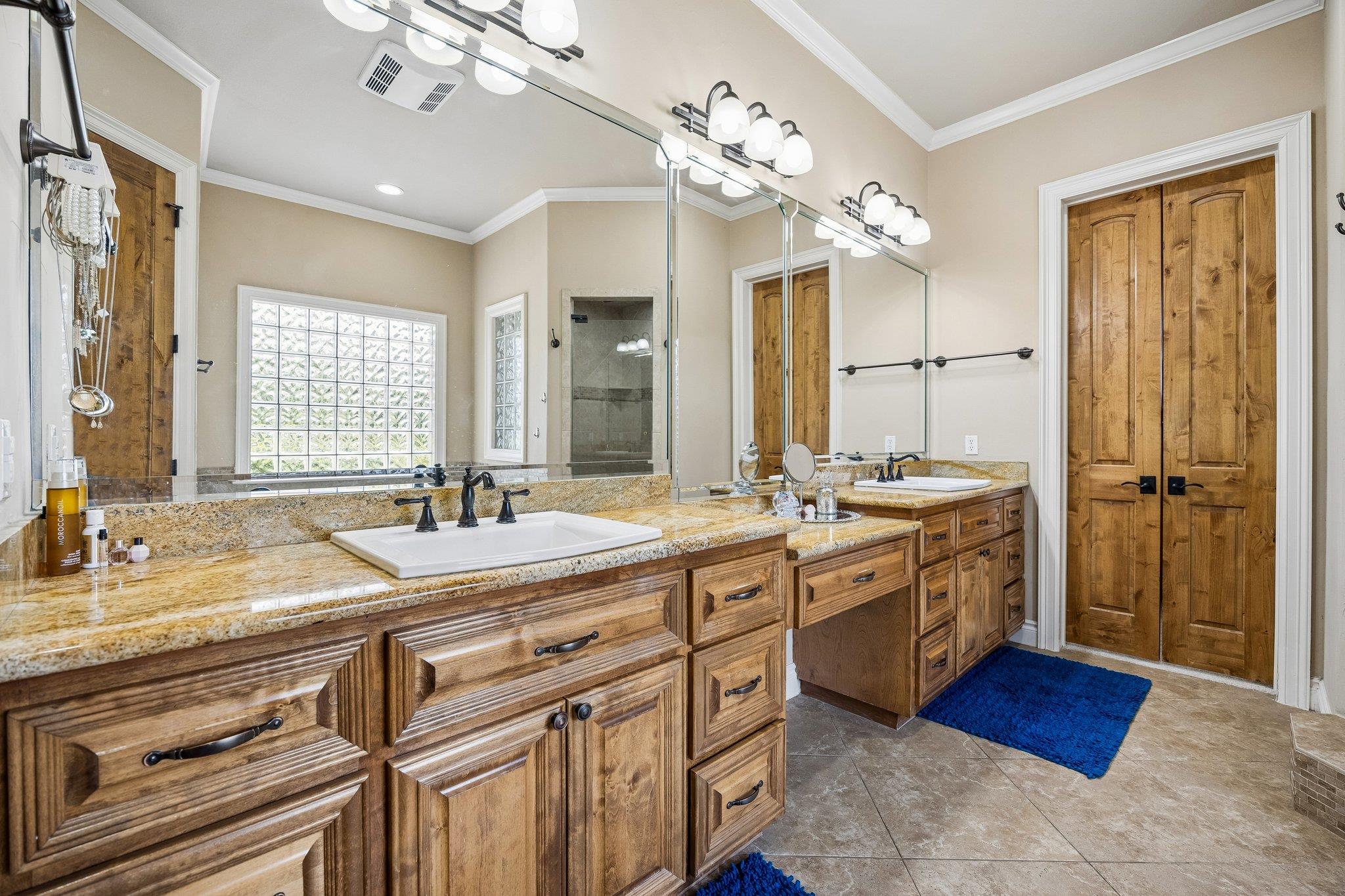 8403 Horseshoe Ledge
