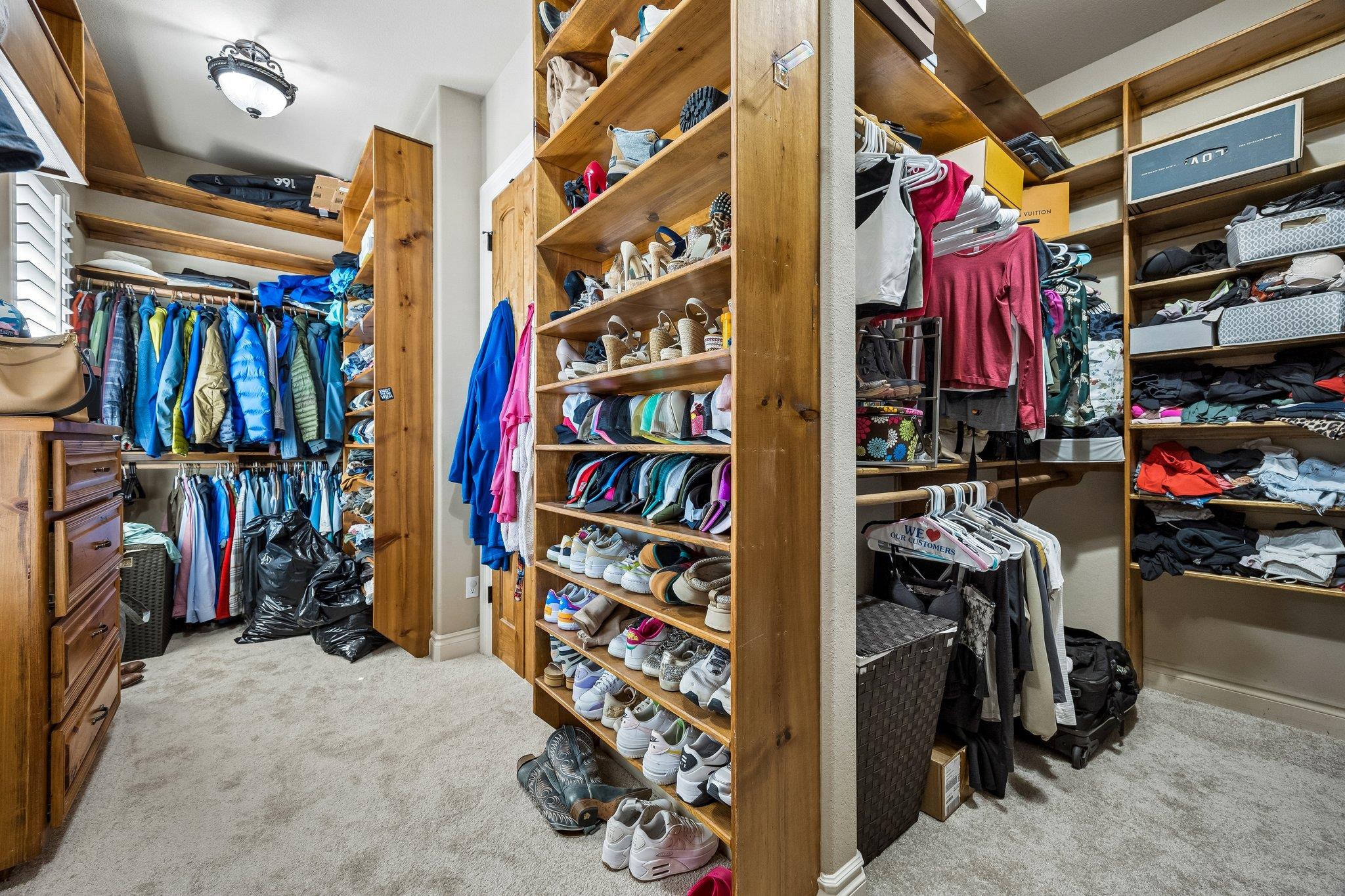 8403 Horseshoe Ledge
