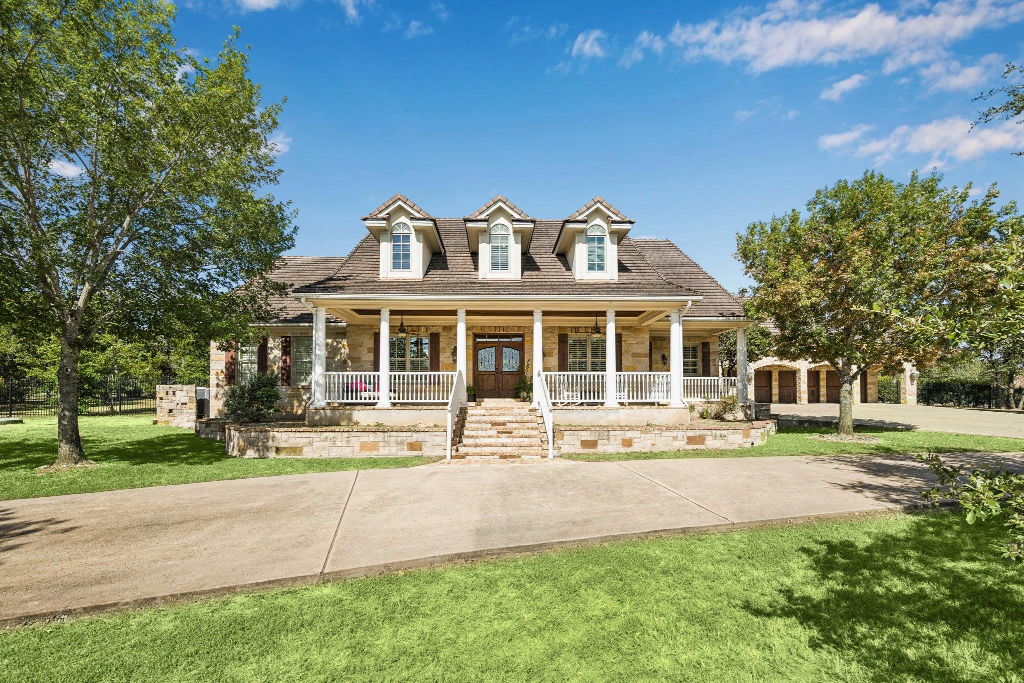 8403 Horseshoe Ledge