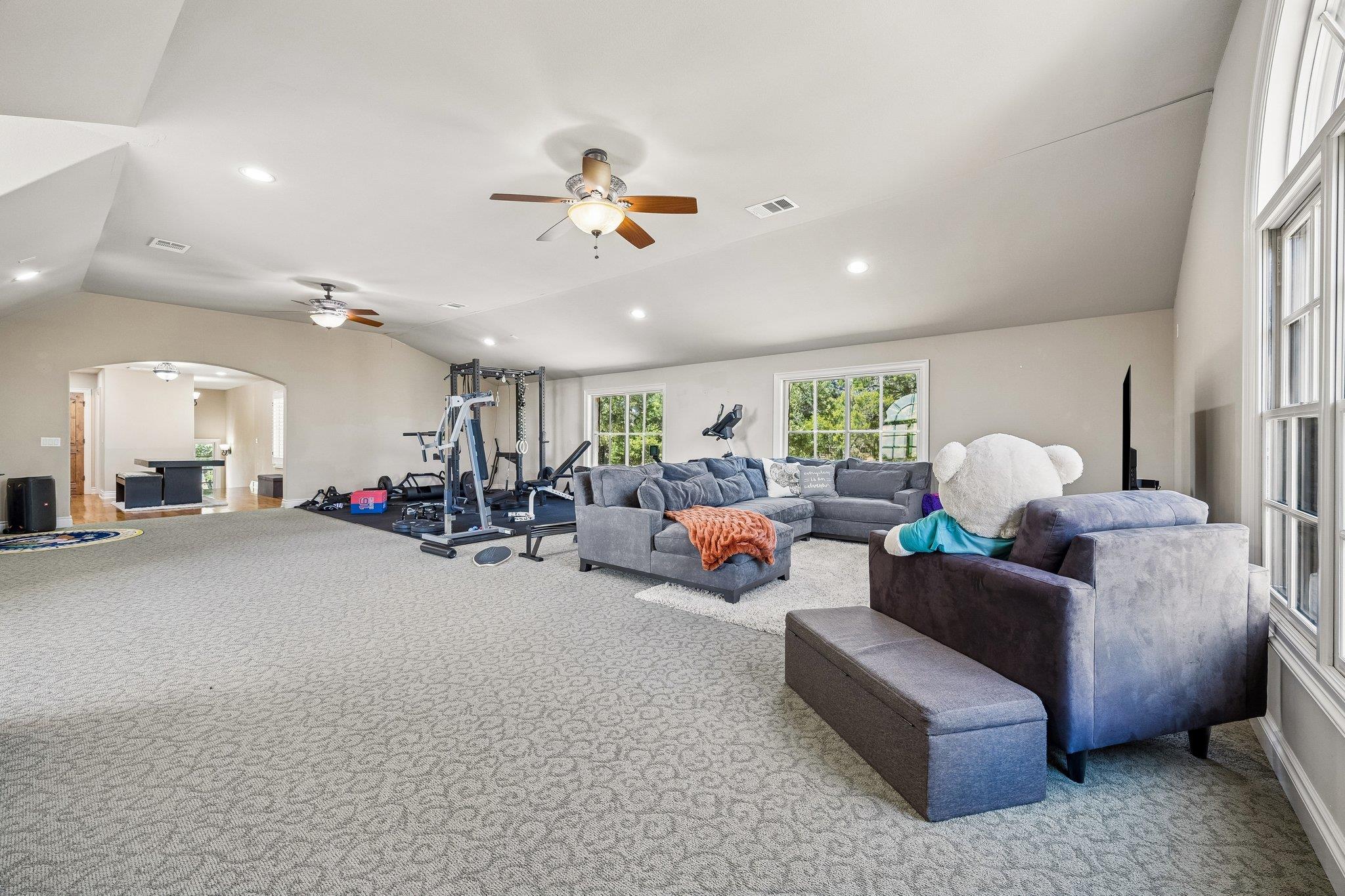 8403 Horseshoe Ledge
