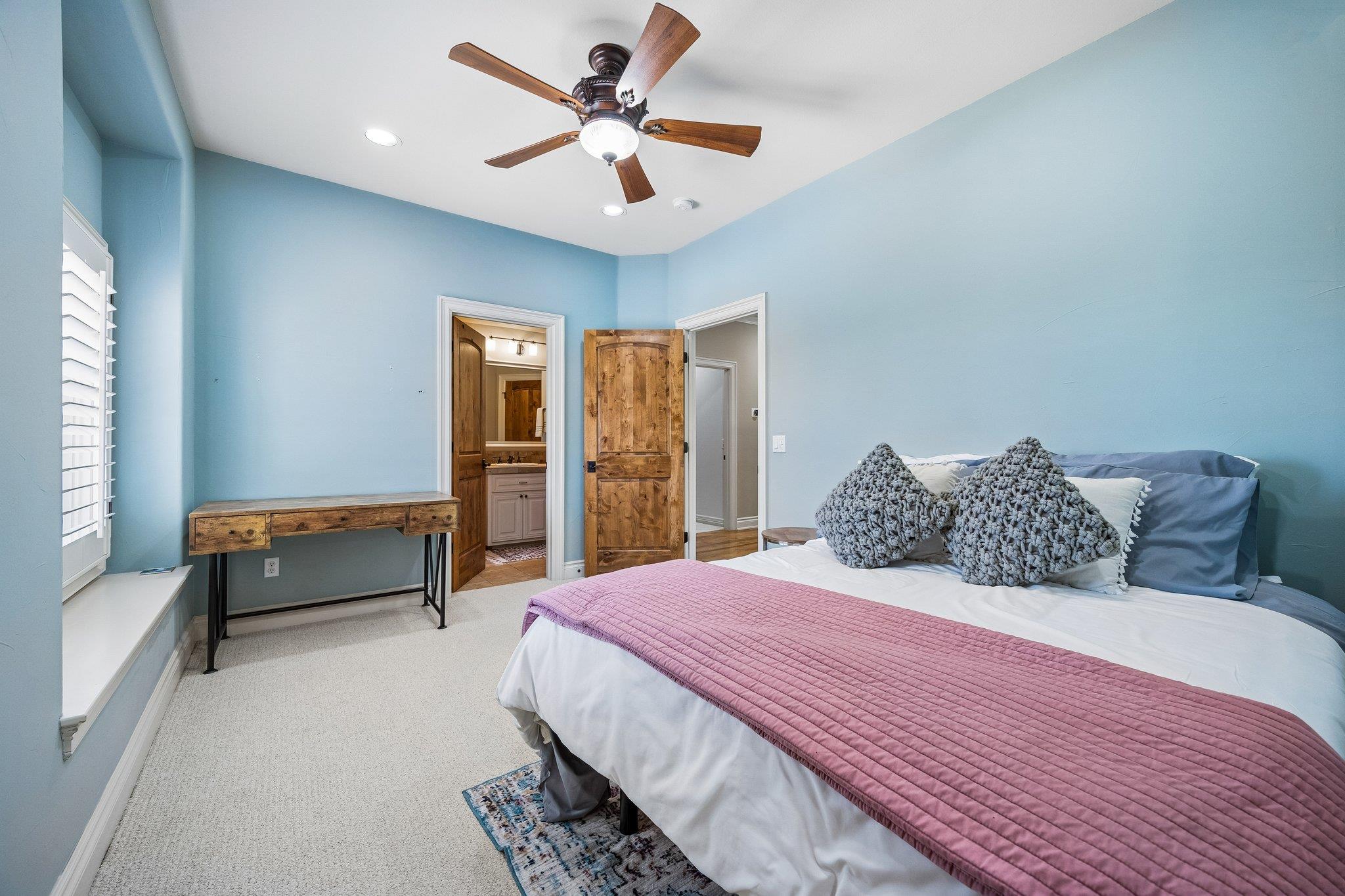 8403 Horseshoe Ledge