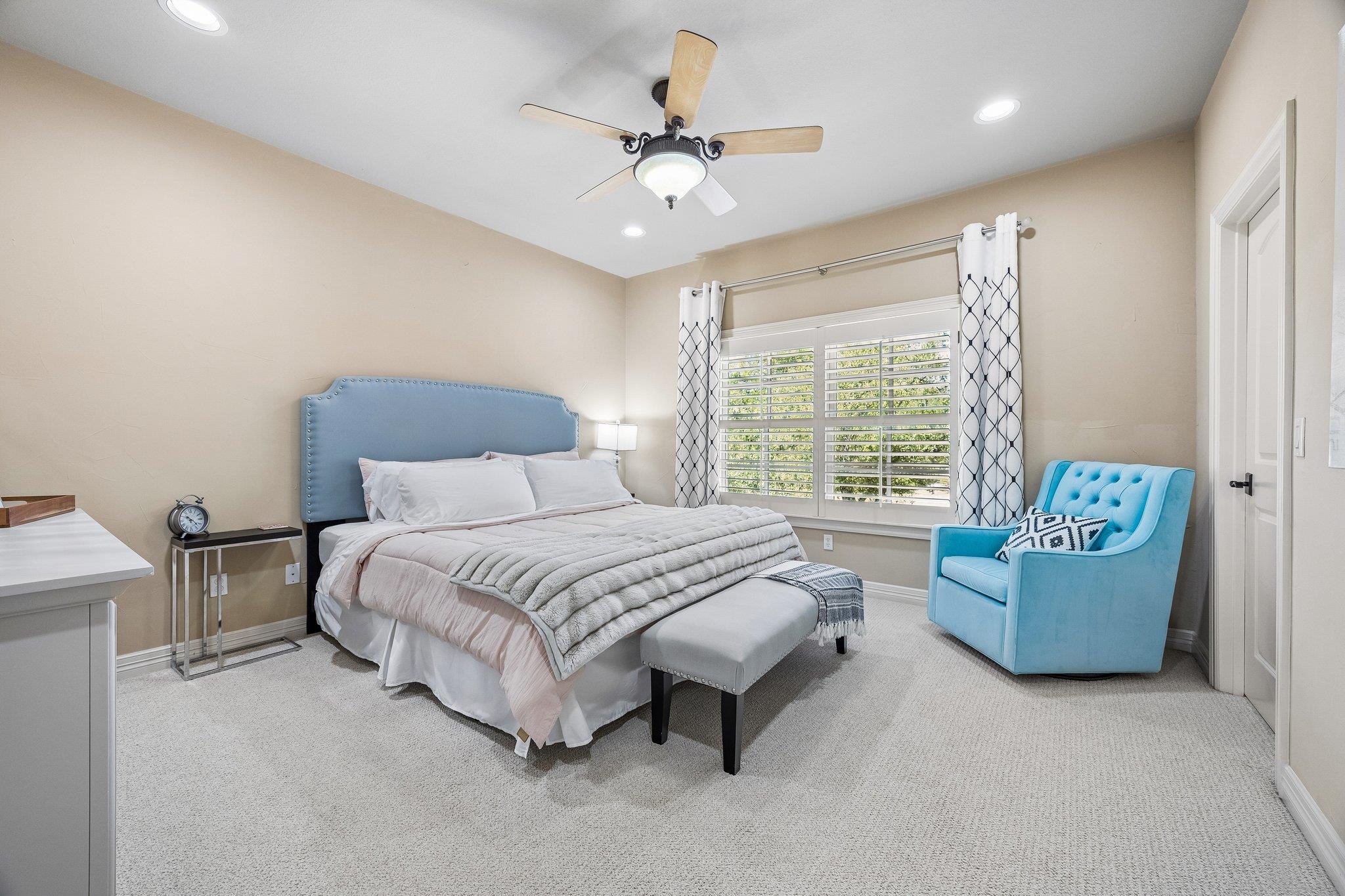 8403 Horseshoe Ledge