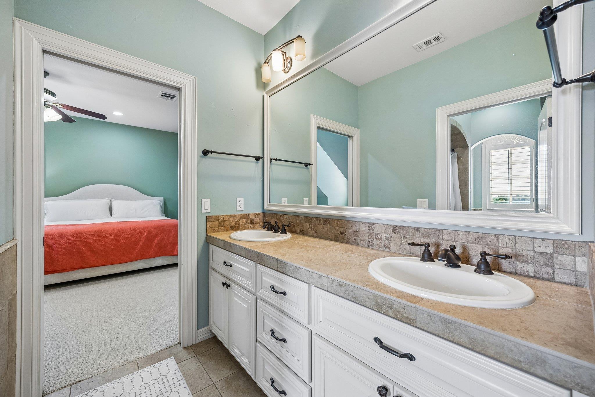 8403 Horseshoe Ledge