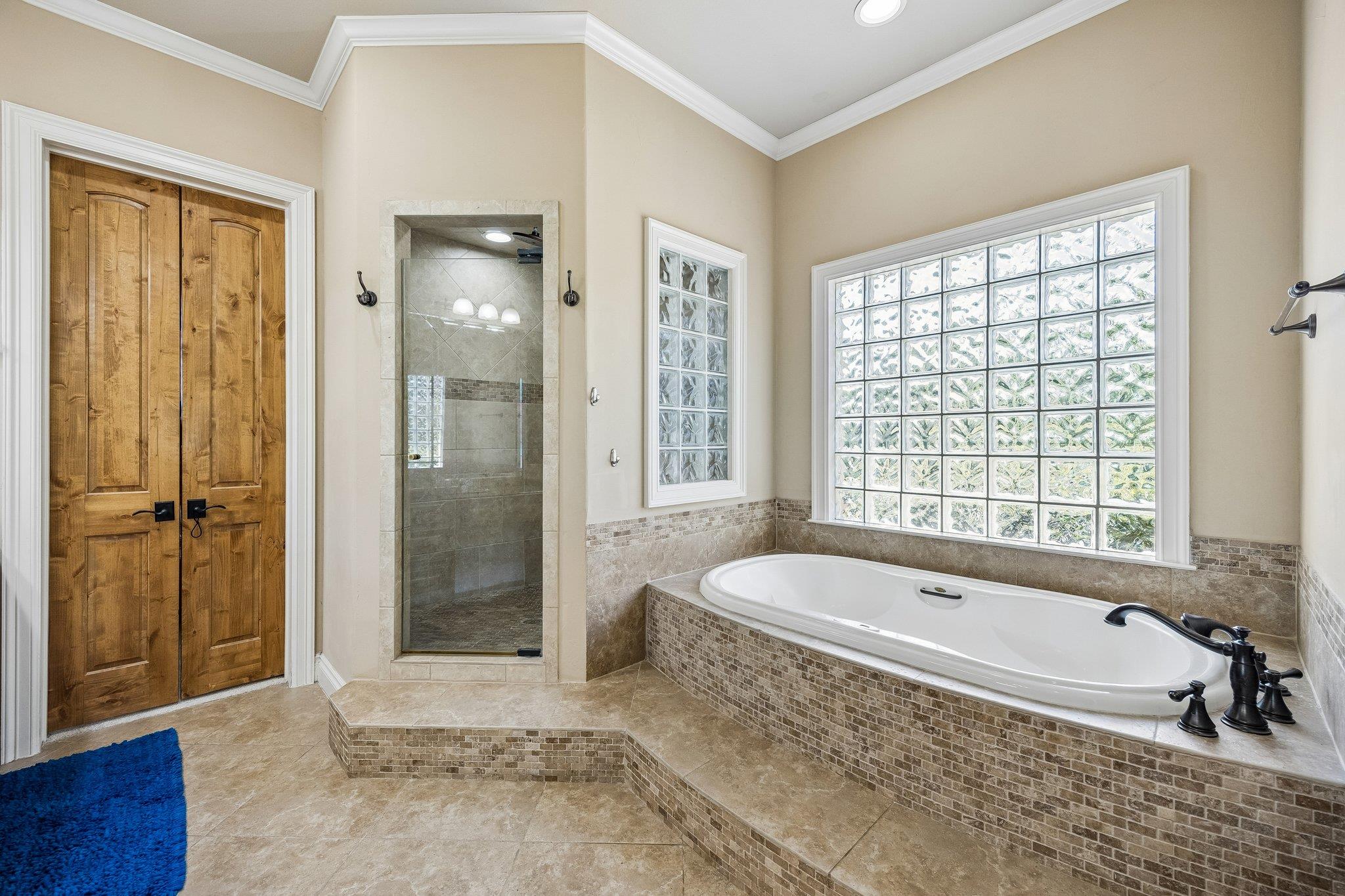8403 Horseshoe Ledge