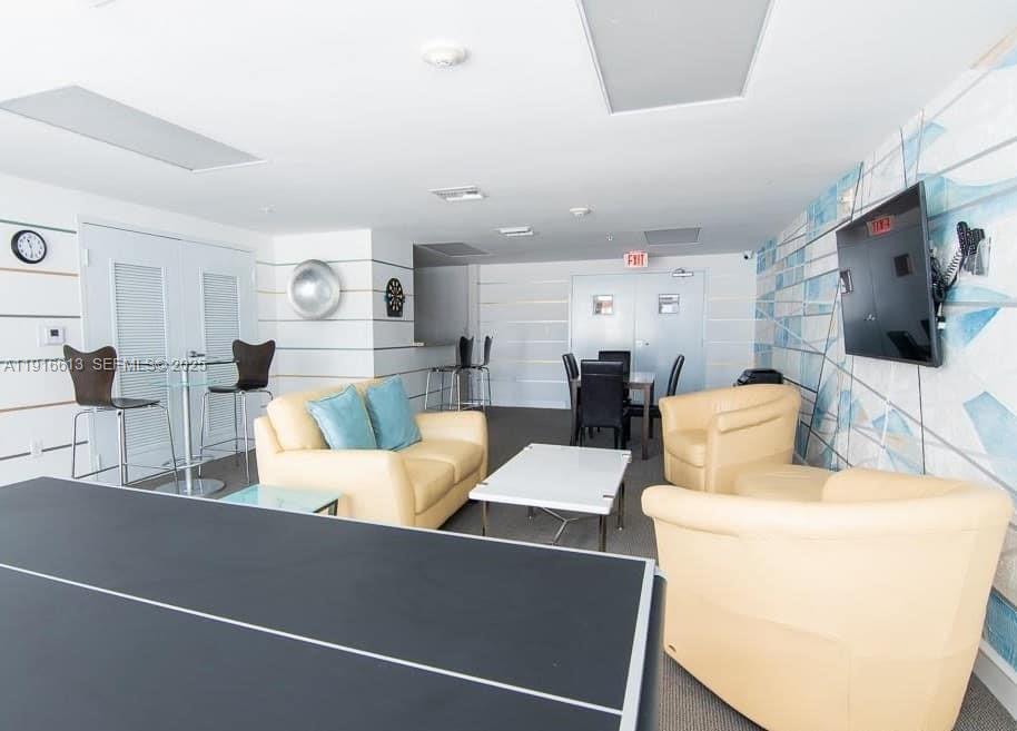 1723 SW 2nd Ave Unit: PH09