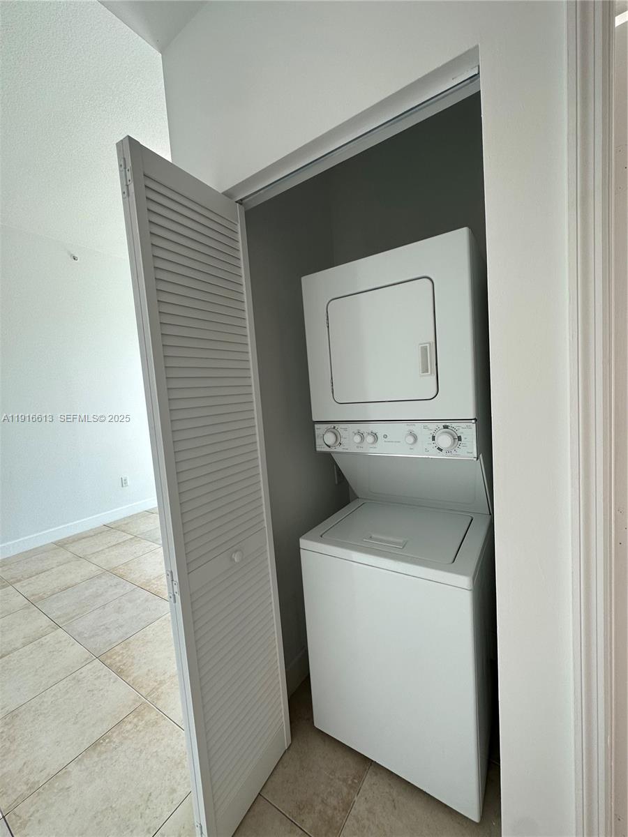 1723 SW 2nd Ave Unit: PH09