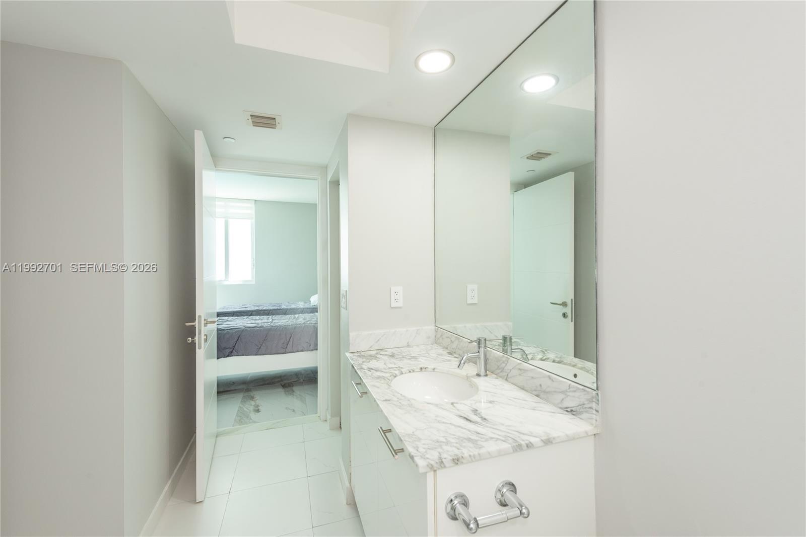 55 SE 6 ST # 1207