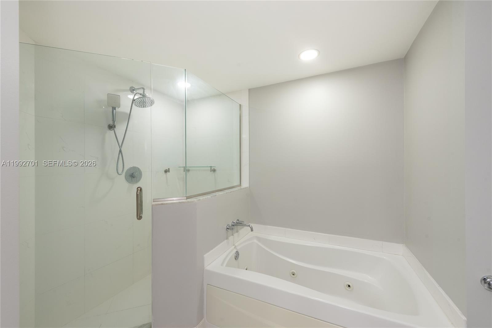 55 SE 6 ST # 1207