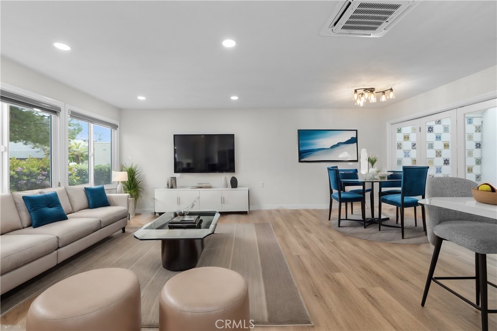 2248 A Via Mariposa E