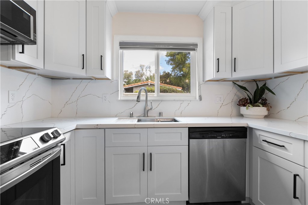 2248 A Via Mariposa E