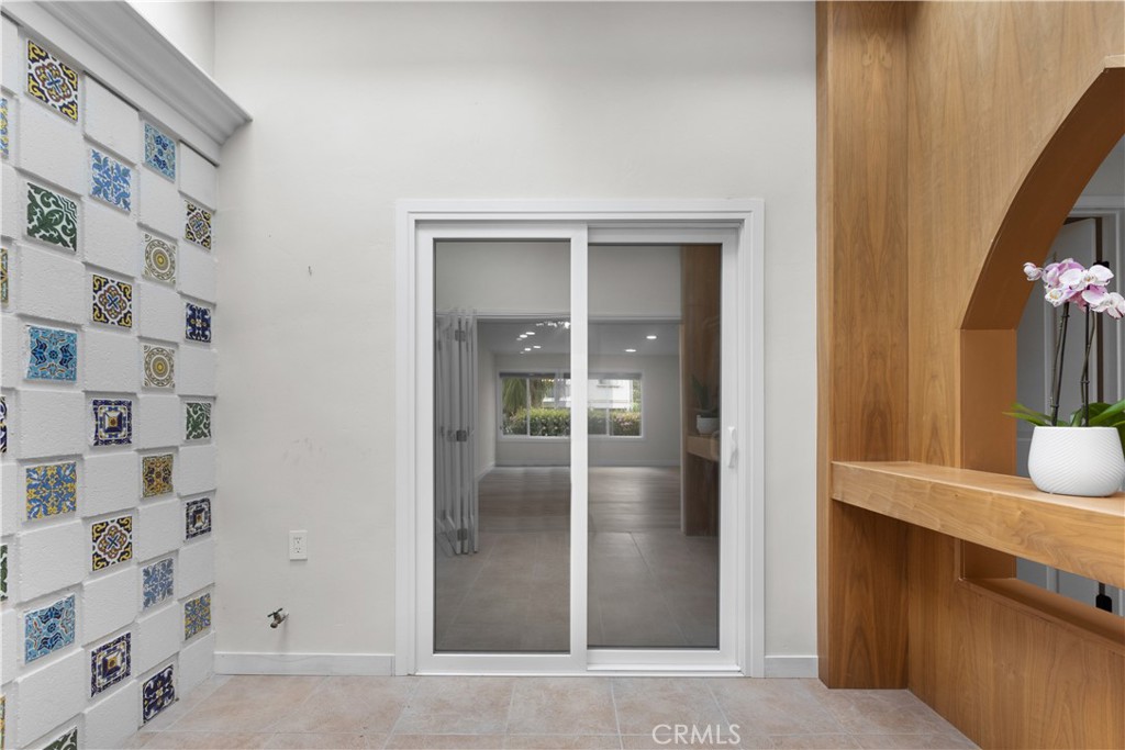 2248 A Via Mariposa E