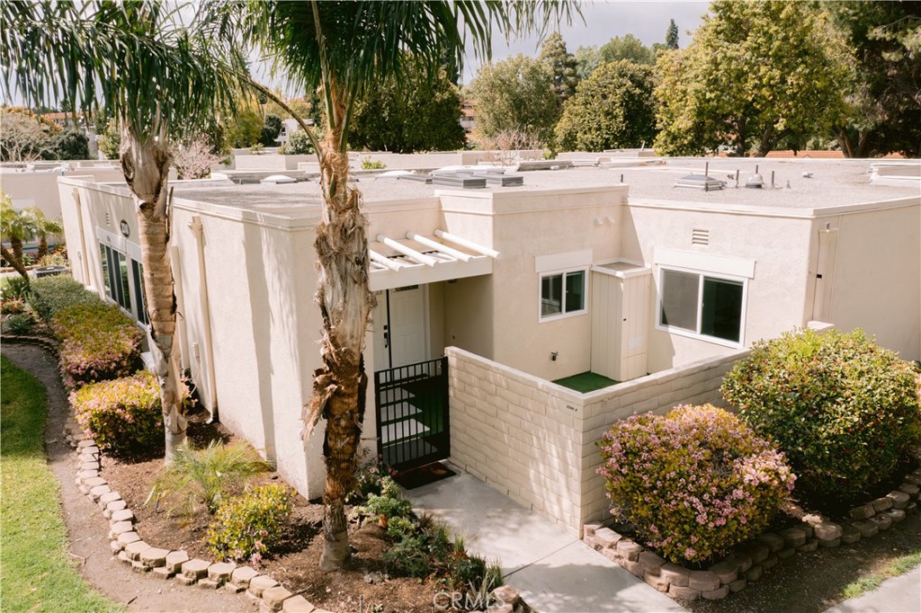 2248 A Via Mariposa E