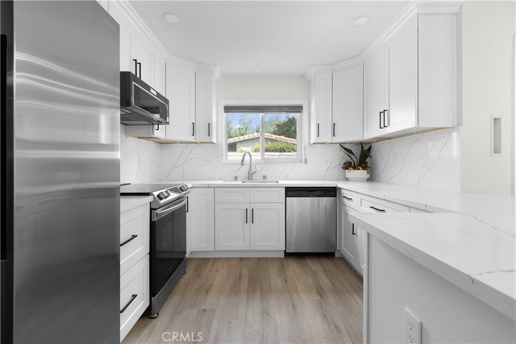 2248 A Via Mariposa E