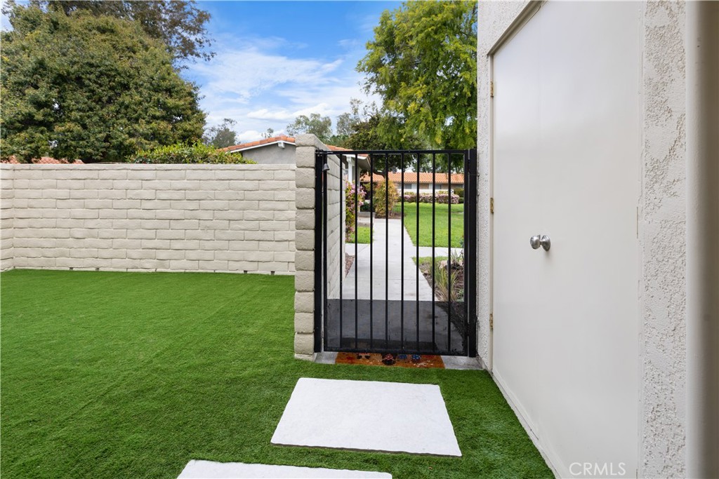 2248 A Via Mariposa E