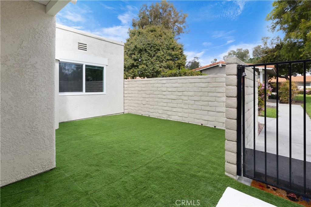 2248 A Via Mariposa E