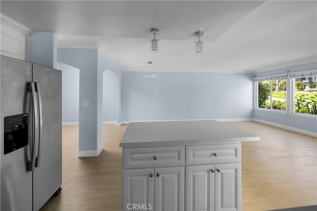 2345 Via Mariposa W B