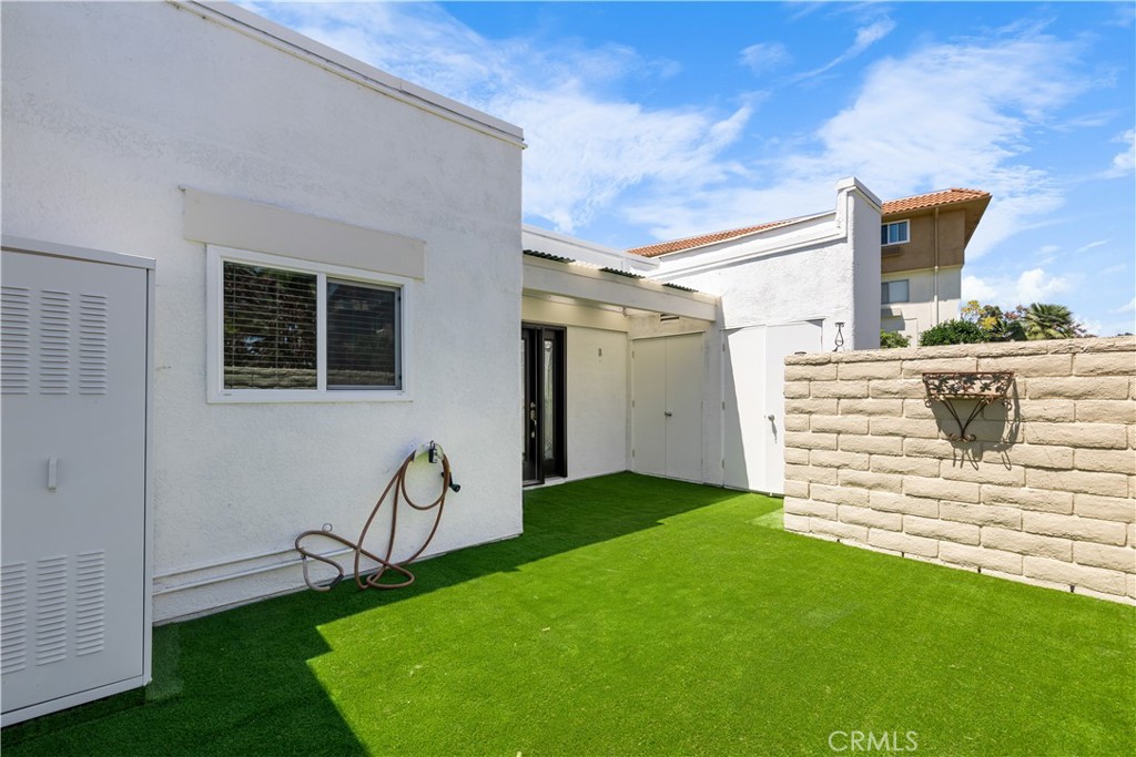 2345 Via Mariposa W B