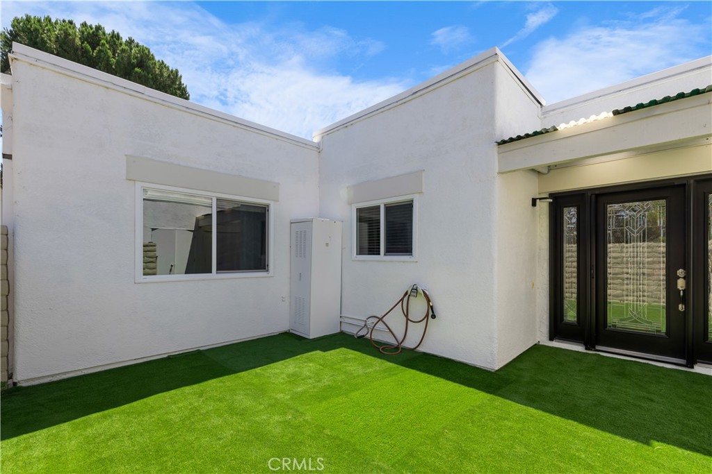 2345 Via Mariposa W B