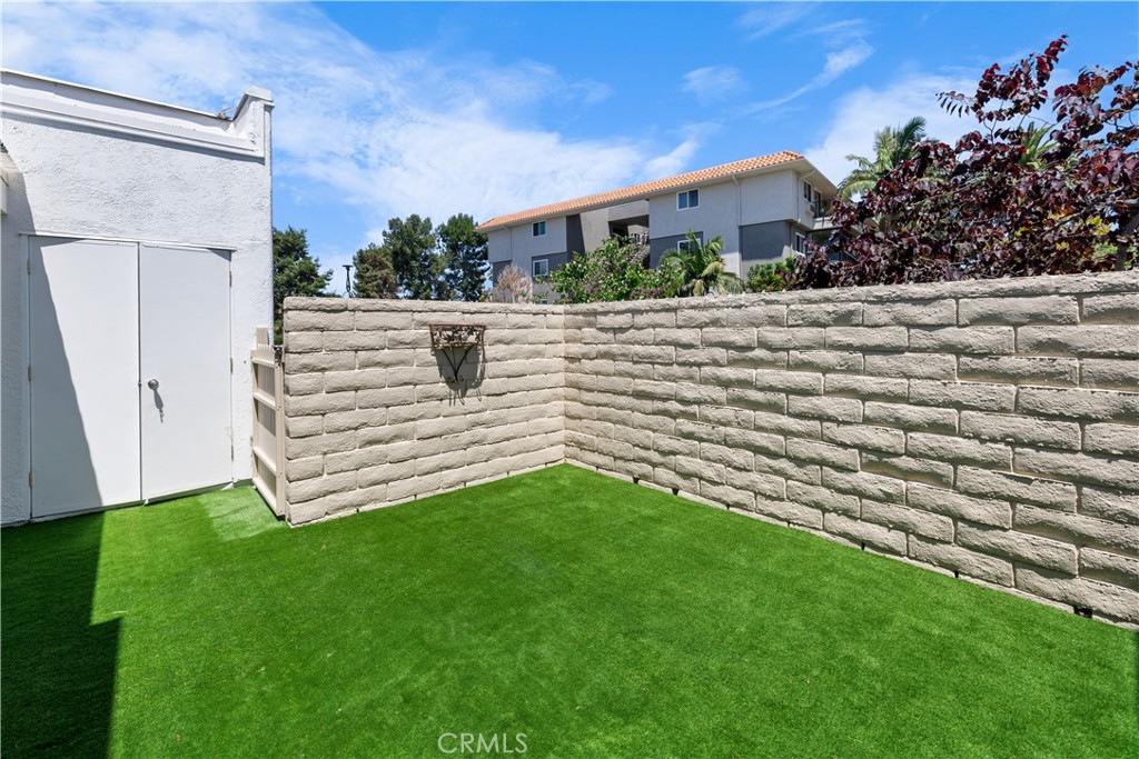 2345 Via Mariposa W B