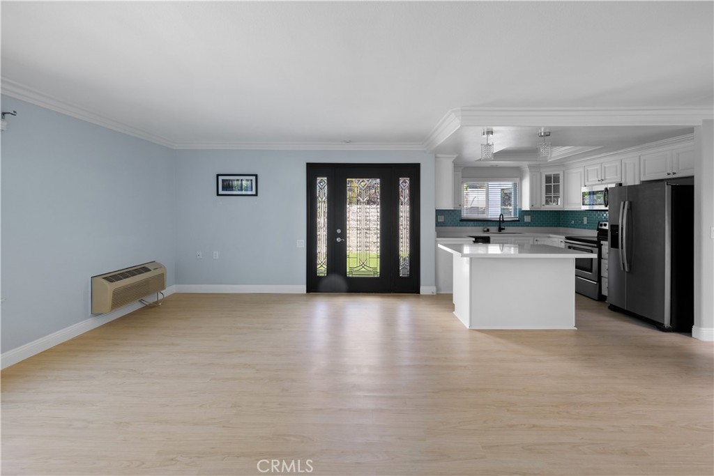 2345 Via Mariposa W B