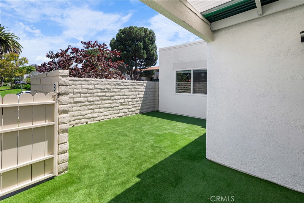 2345 Via Mariposa W B