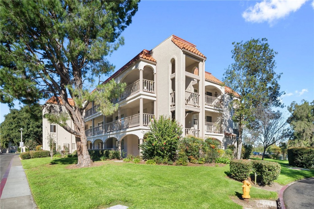 3498 Bahia Blanca W 2F