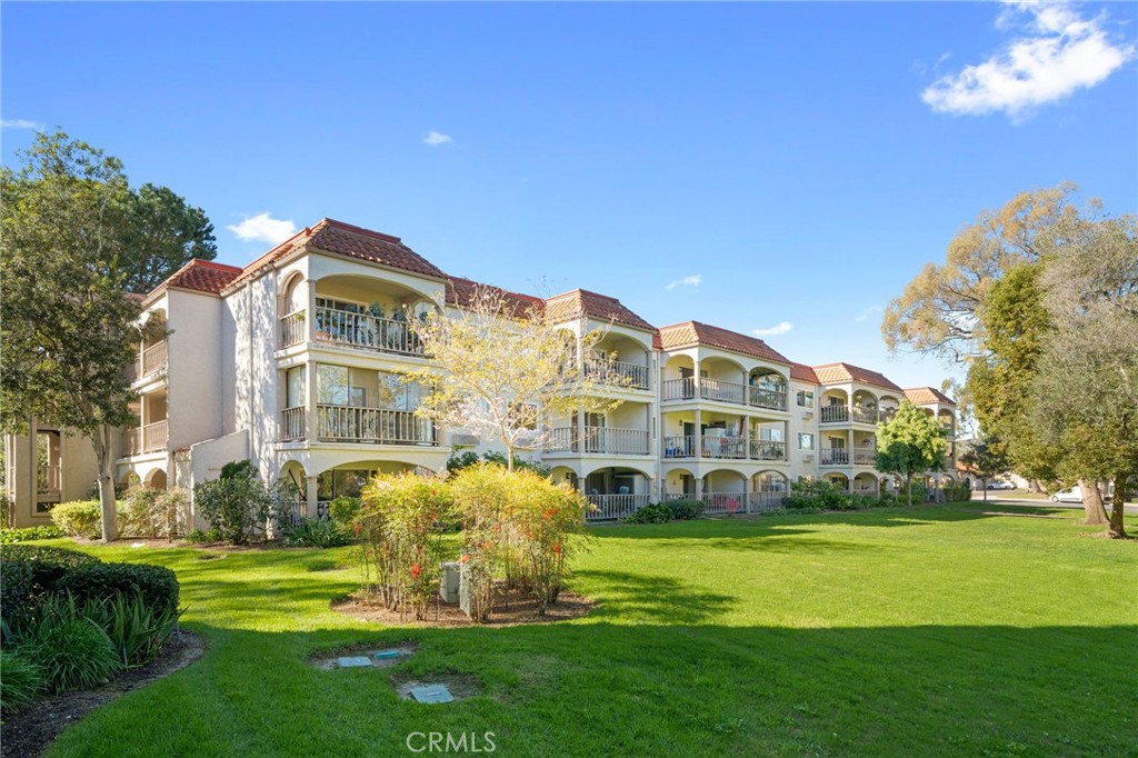 3498 Bahia Blanca W 2F