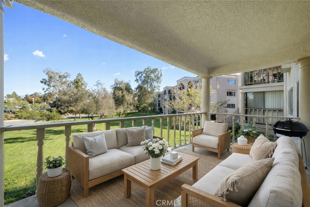 3498 Bahia Blanca W 2F