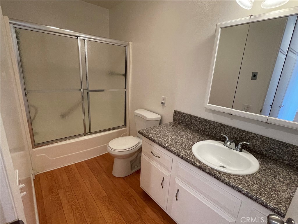 2276 Via Mariposa E B