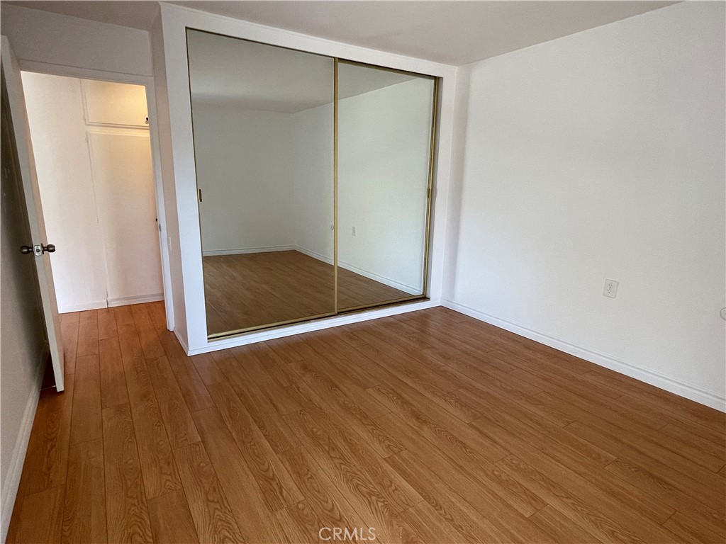 2276 Via Mariposa E B