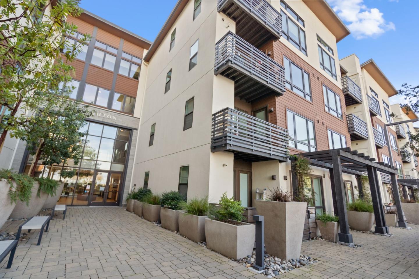 400 El Camino Real 302