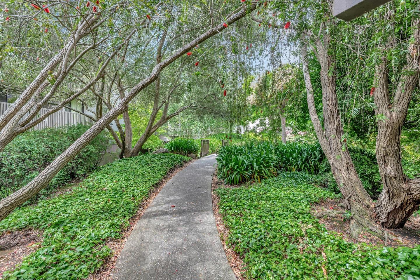 6348 Shelter Creek LN