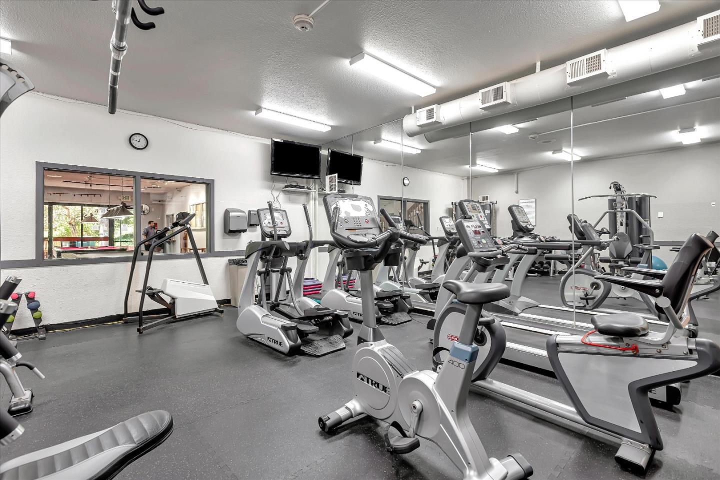 6348 Shelter Creek LN