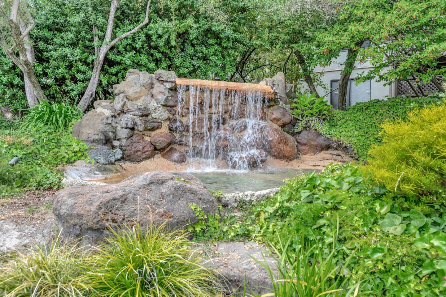 6348 Shelter Creek LN