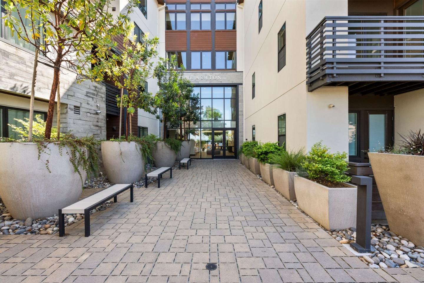 400 El Camino Real 402