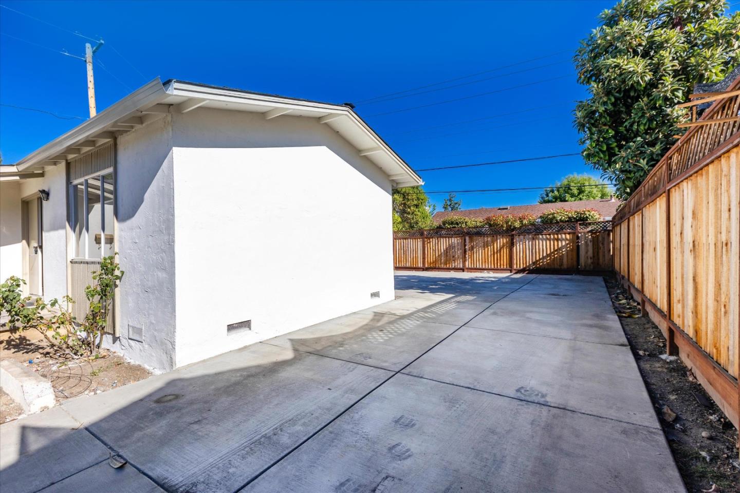 6675 Clifford DR