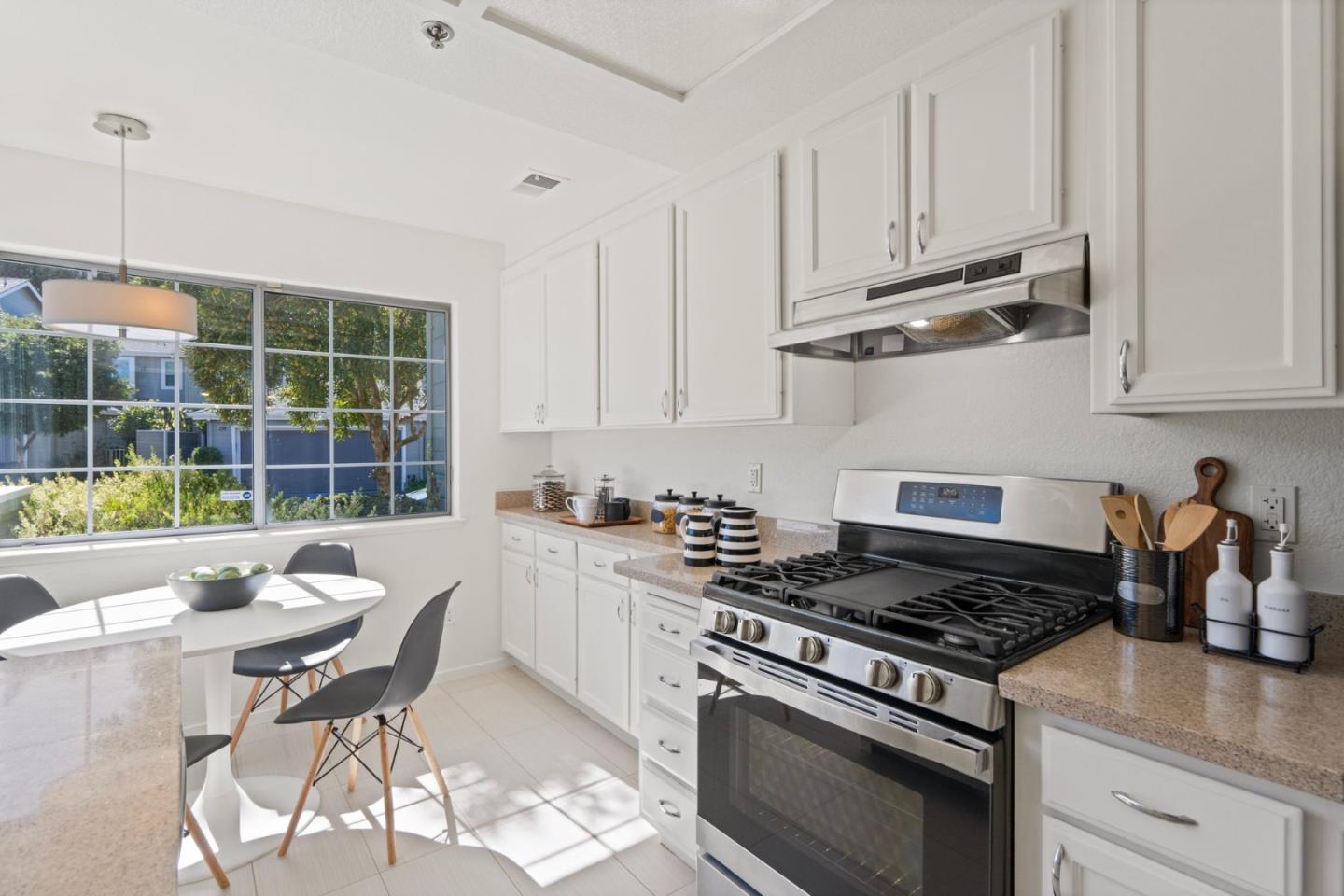 1620 Graystone LN