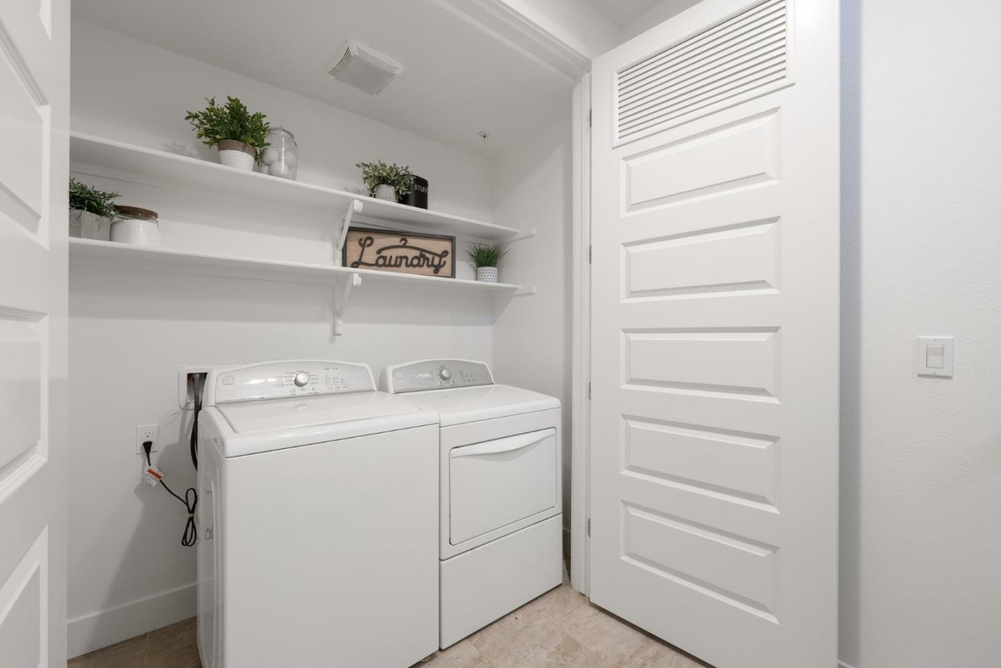 467 Landeros DR