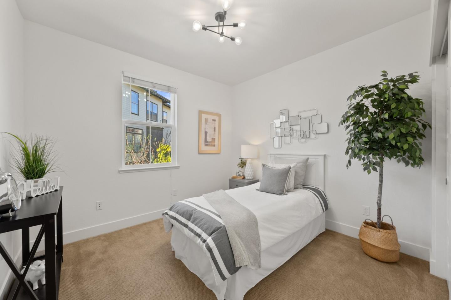 467 Landeros DR