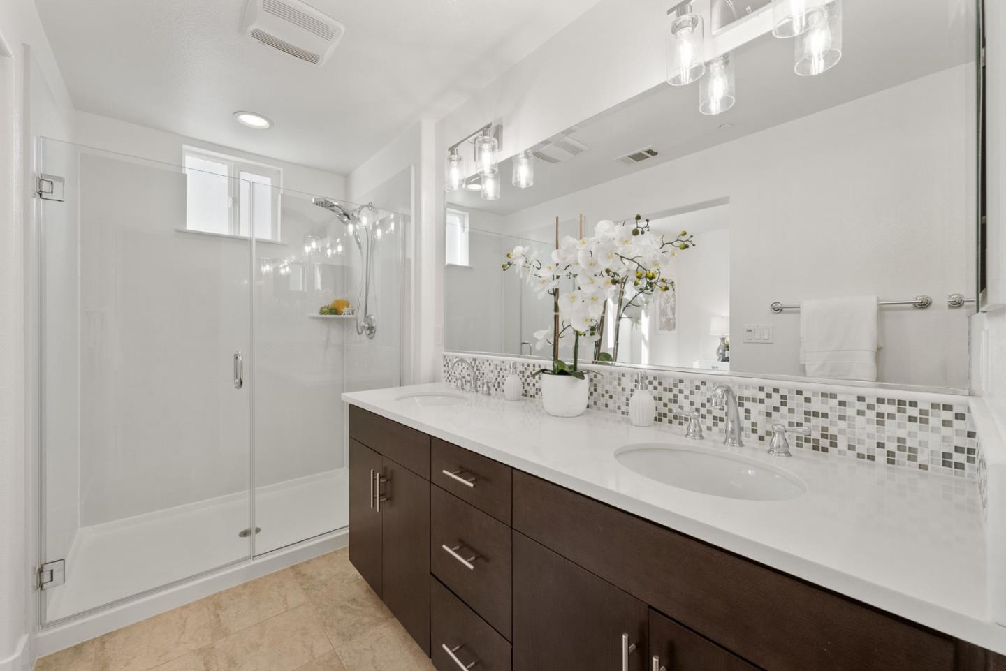 467 Landeros DR