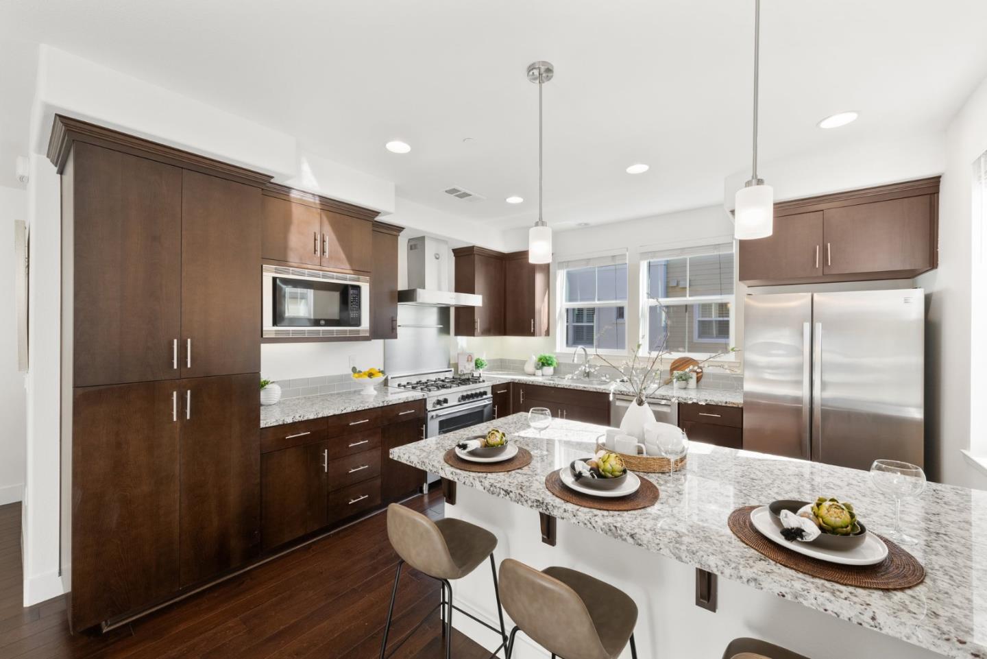 467 Landeros DR