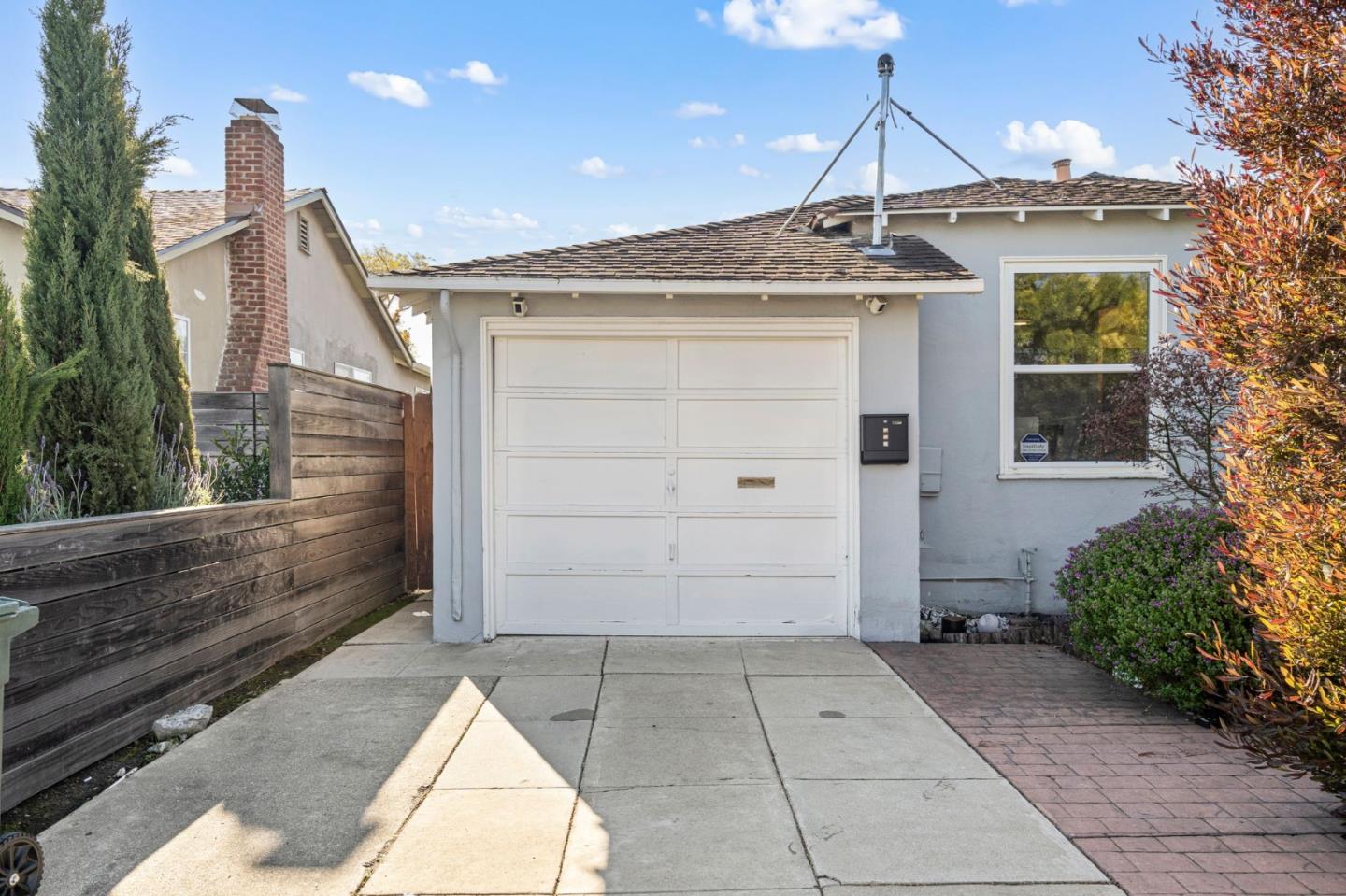 1008 Indian AVE